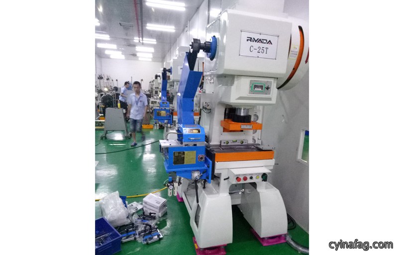 虹瑞冲床配久谐夹式送料机批量出机